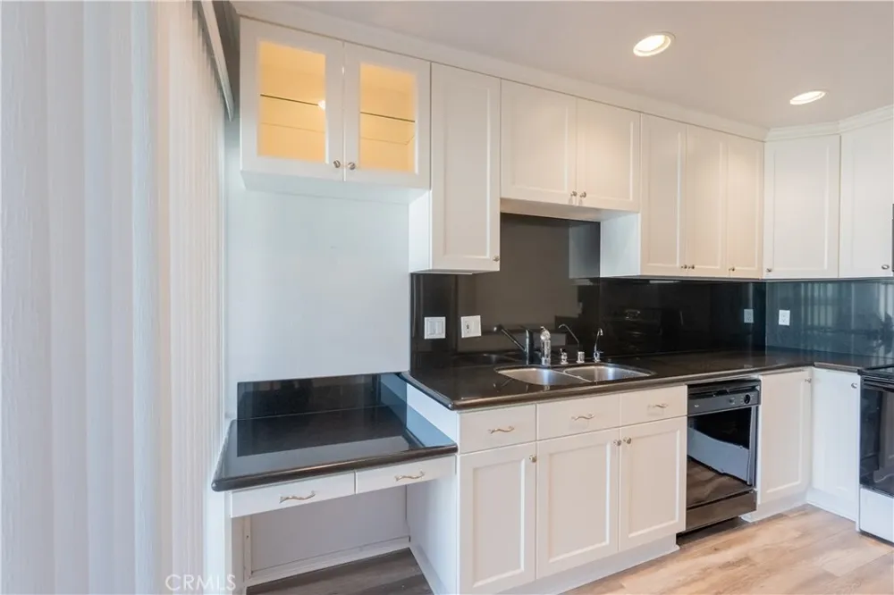 18502 Mayall #B Northridge, CA 91324