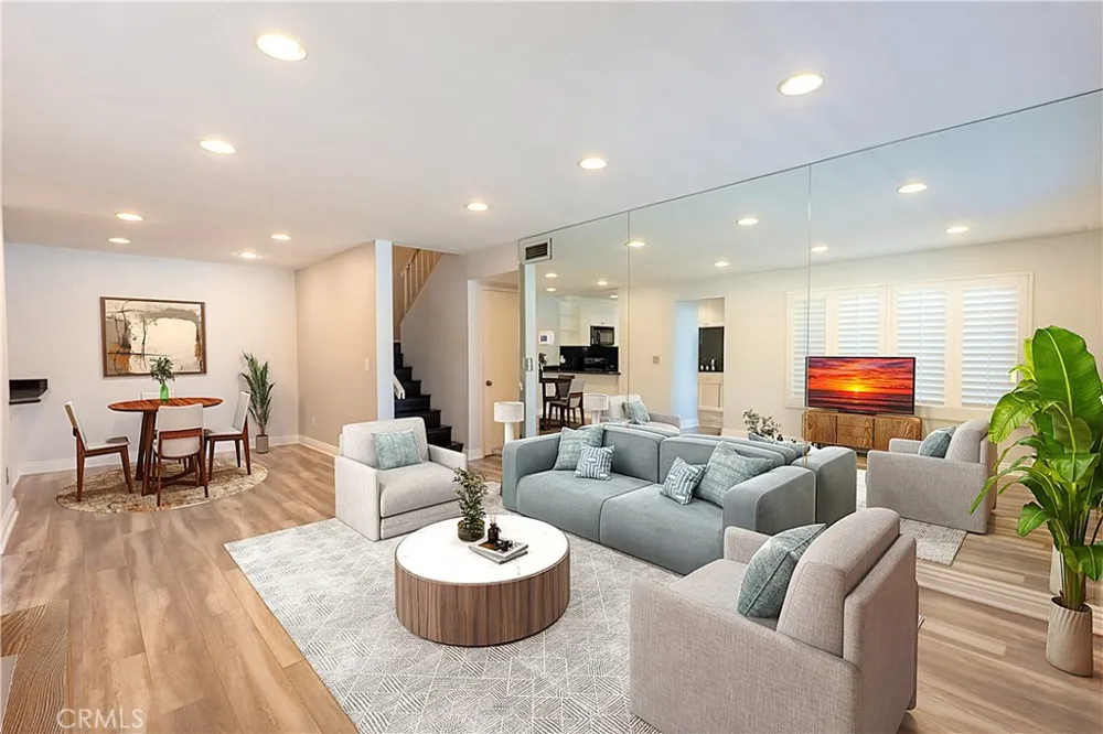 18502 Mayall #B Northridge, CA 91324