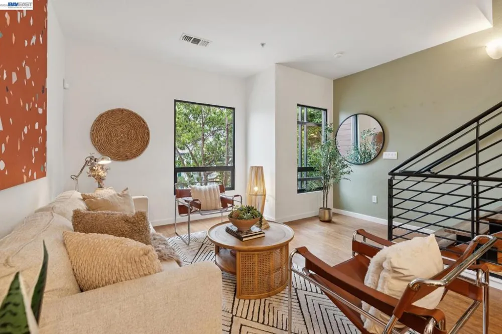 1215 WOOD ST Oakland, CA 94607