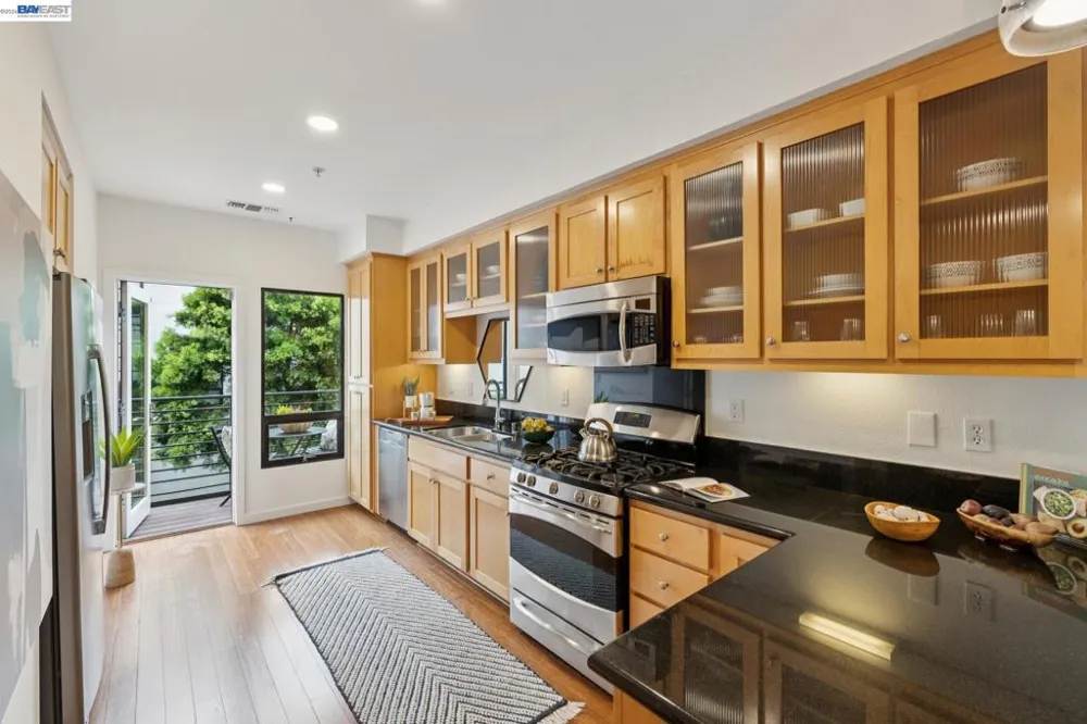 1215 WOOD ST Oakland, CA 94607