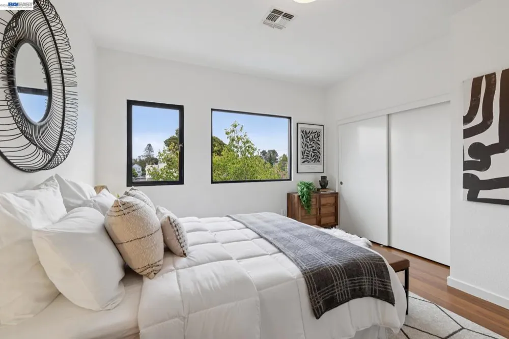 1215 WOOD ST Oakland, CA 94607