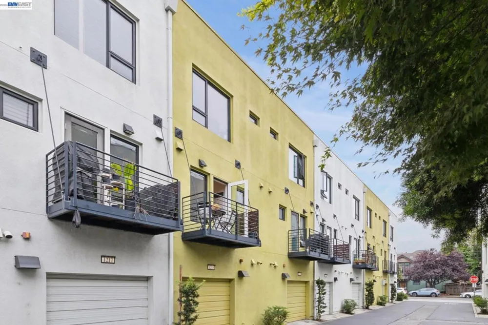 1215 WOOD ST Oakland, CA 94607