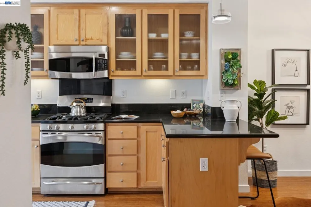 1215 WOOD ST Oakland, CA 94607