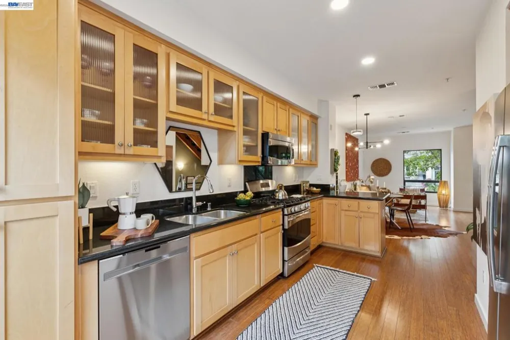 1215 WOOD ST Oakland, CA 94607