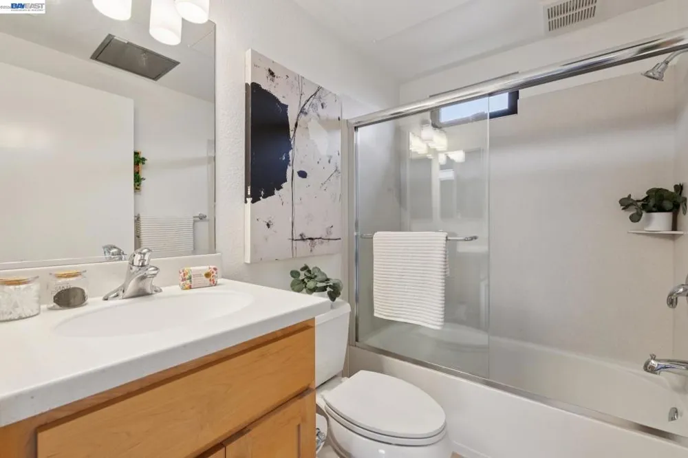 1215 WOOD ST Oakland, CA 94607