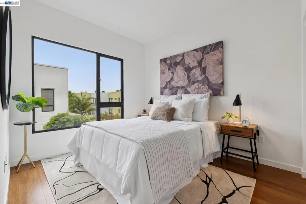1215 WOOD ST Oakland, CA 94607