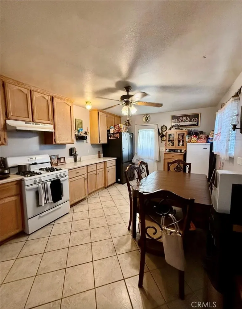 25541 Jade Barstow, CA 92311