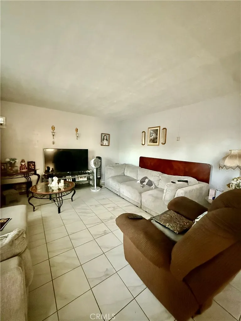 25541 Jade Barstow, CA 92311