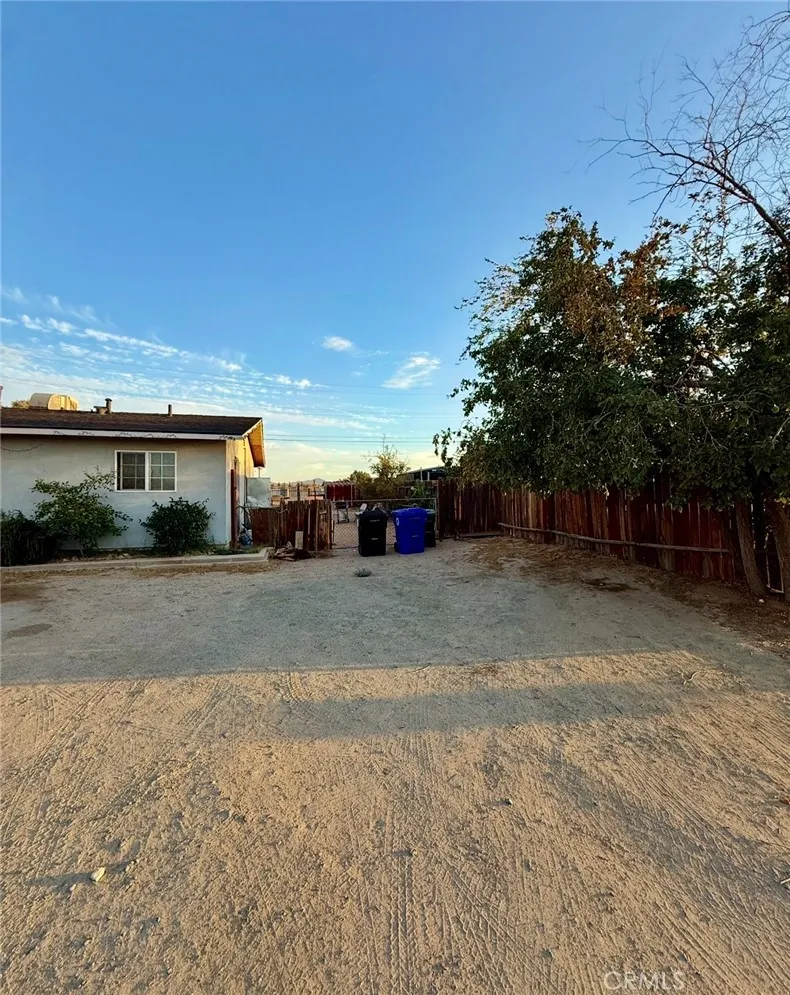 25541 Jade Barstow, CA 92311