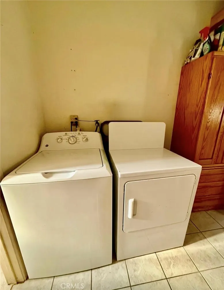 25541 Jade Barstow, CA 92311