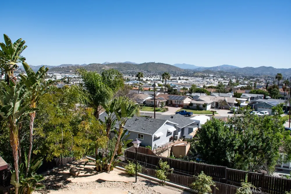 933 Eastside Rd El Cajon, CA 92020