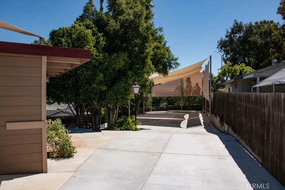 933 Eastside Rd El Cajon, CA 92020