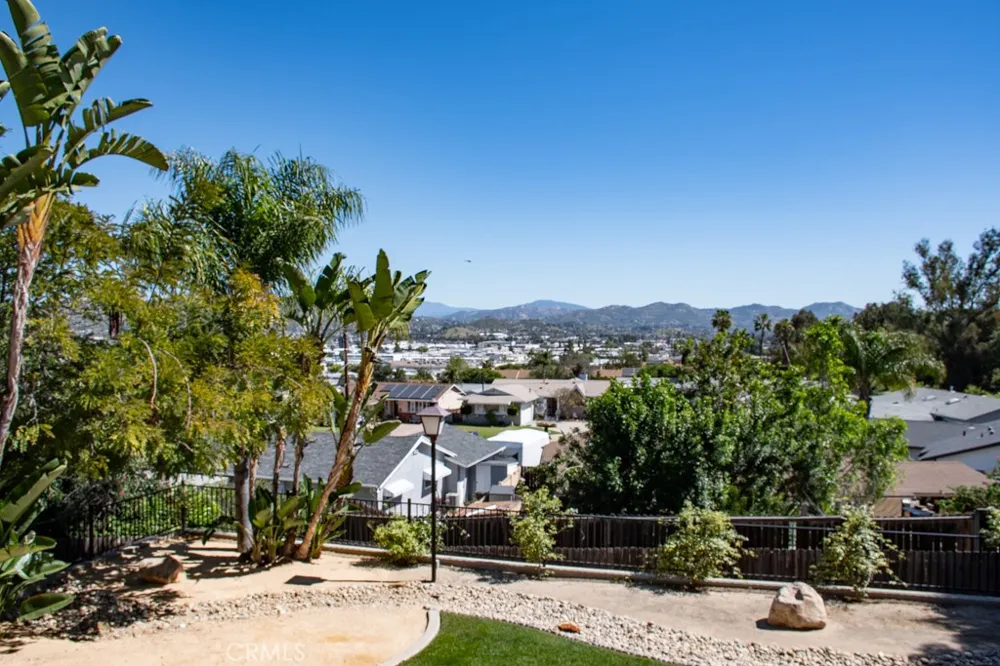 933 Eastside Rd El Cajon, CA 92020