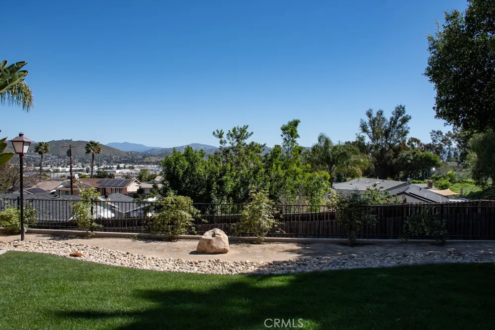 933 Eastside Rd El Cajon, CA 92020