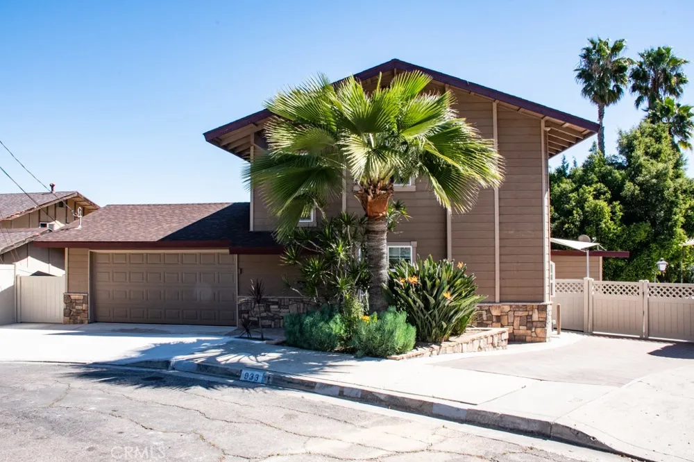 933 Eastside Rd El Cajon, CA 92020