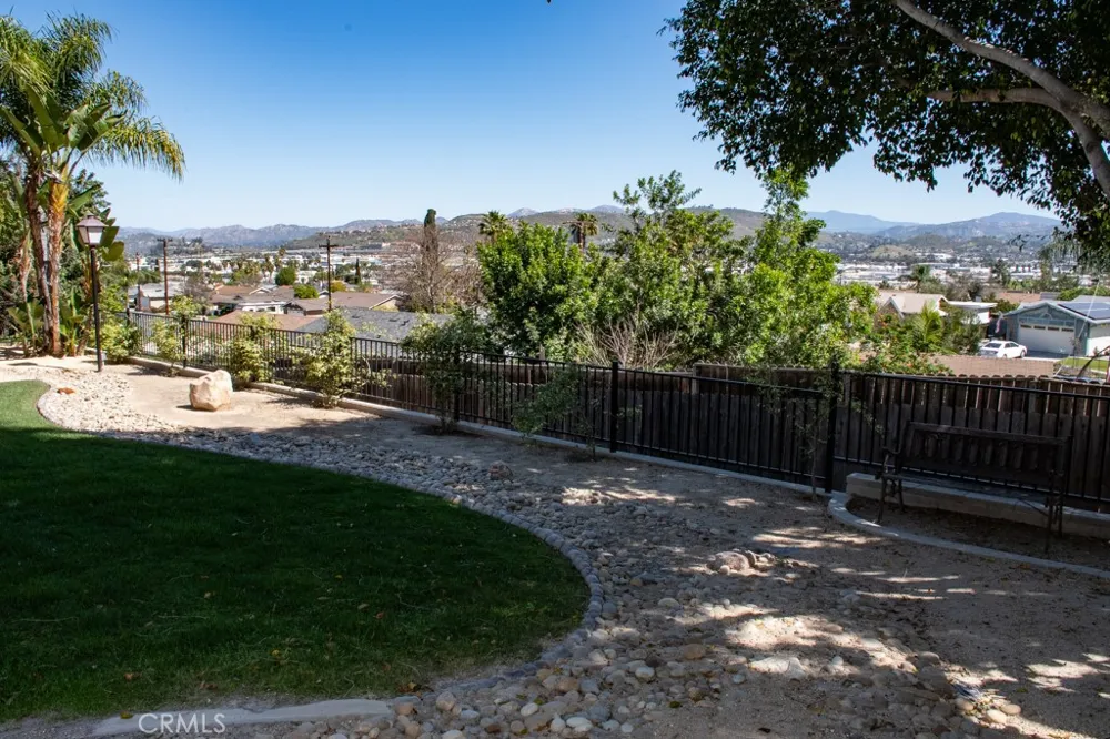 933 Eastside Rd El Cajon, CA 92020
