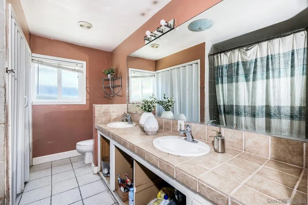 10859 Valle Vista Lakeside, CA 92040