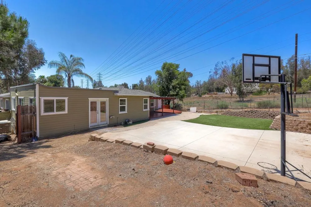 10859 Valle Vista Lakeside, CA 92040