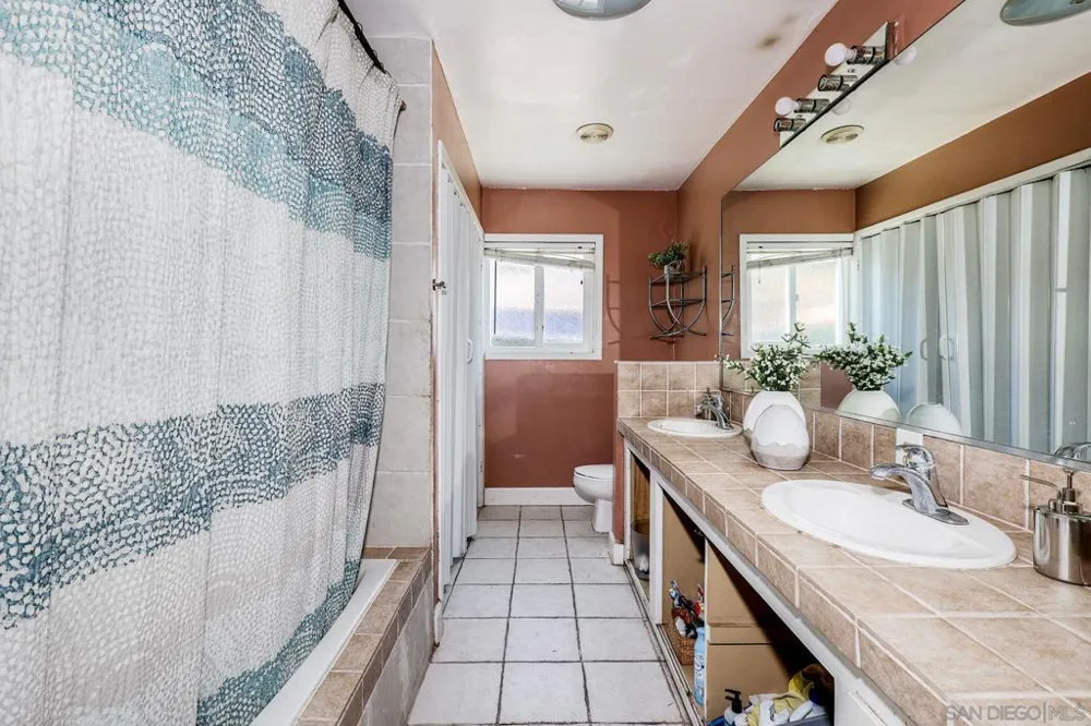 10859 Valle Vista Lakeside, CA 92040