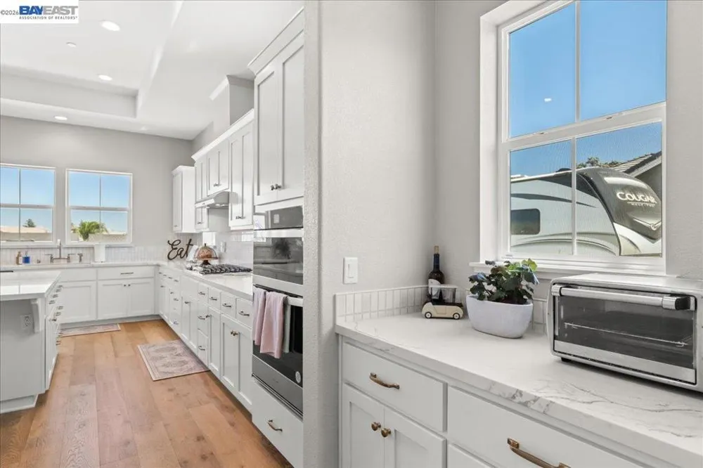 5010 Neroly Rd Oakley, CA 94561