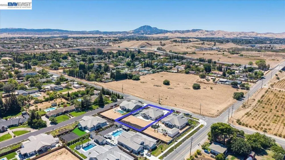 5010 Neroly Rd Oakley, CA 94561