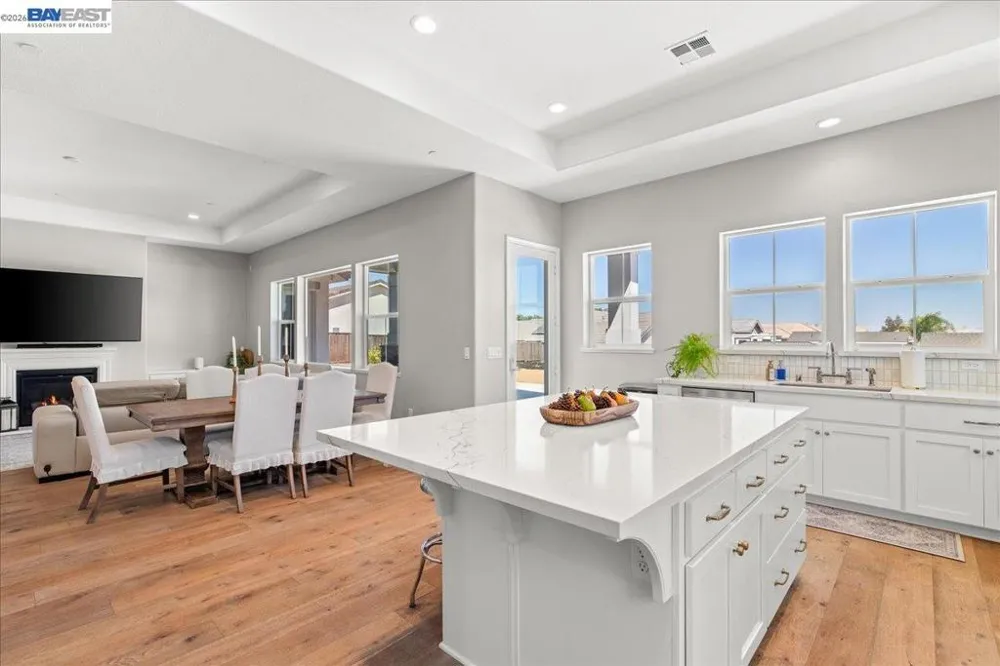 5010 Neroly Rd Oakley, CA 94561