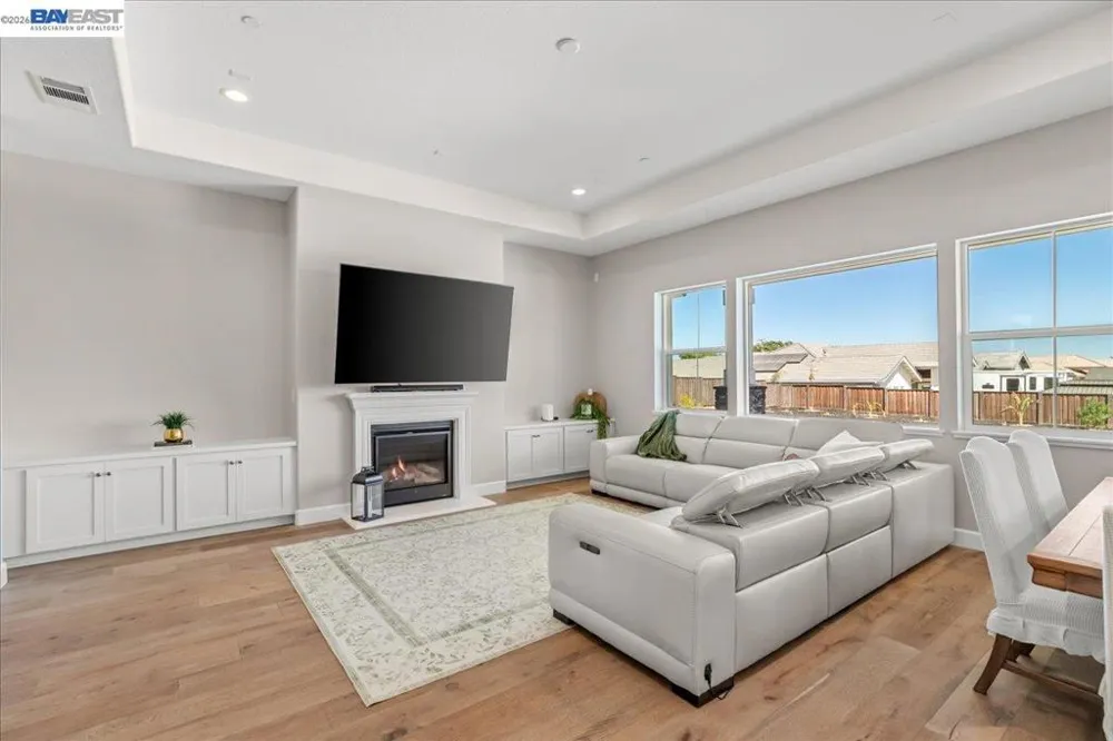 5010 Neroly Rd Oakley, CA 94561