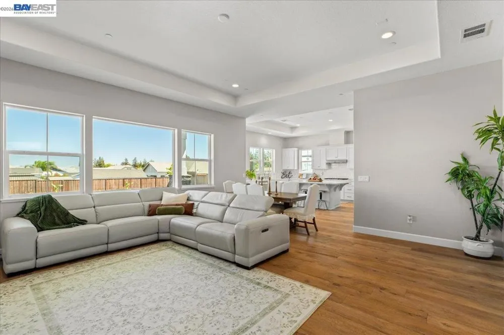 5010 Neroly Rd Oakley, CA 94561
