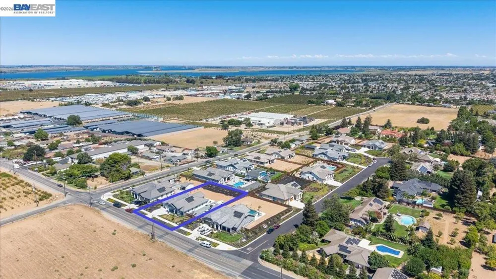 5010 Neroly Rd Oakley, CA 94561
