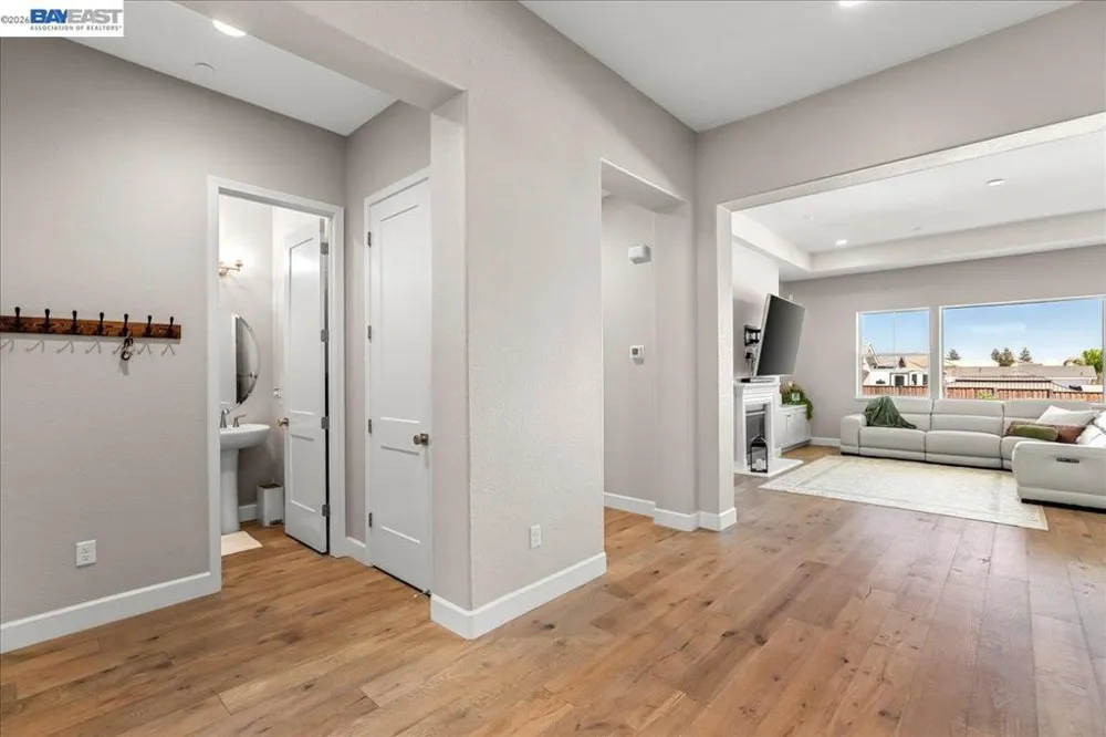5010 Neroly Rd Oakley, CA 94561