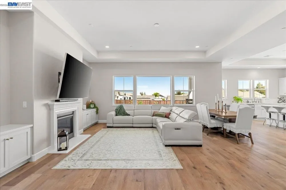 5010 Neroly Rd Oakley, CA 94561