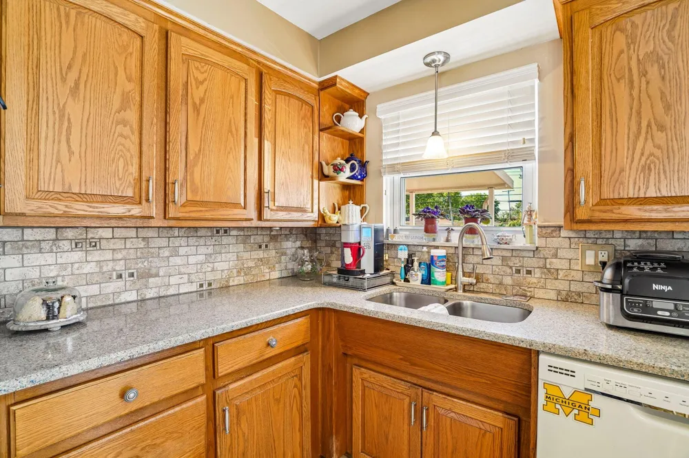26347 Midway Street Dearborn Heights, MI 48127