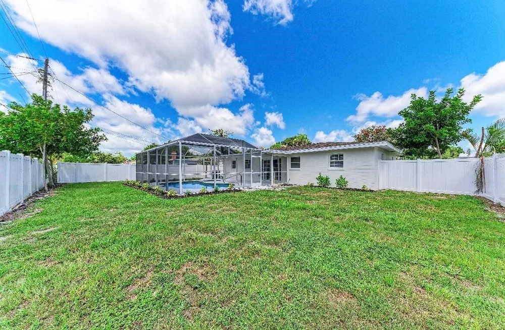 3207 19TH AVENUE W Bradenton, FL 34205