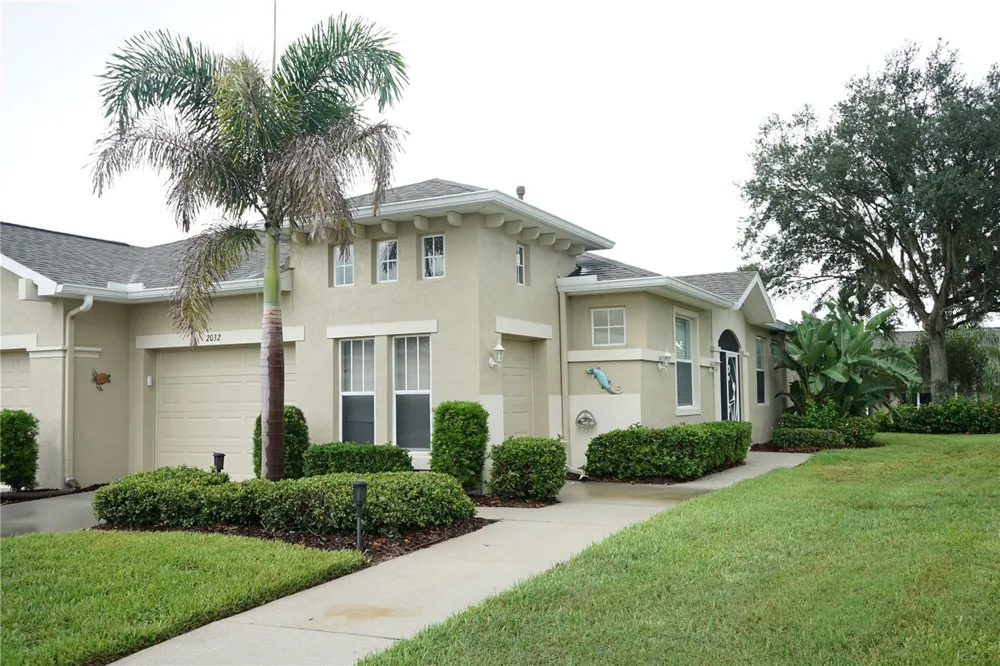 2032 INVERNESS GREENS DRIVE #76 Sun City Center, FL 33573