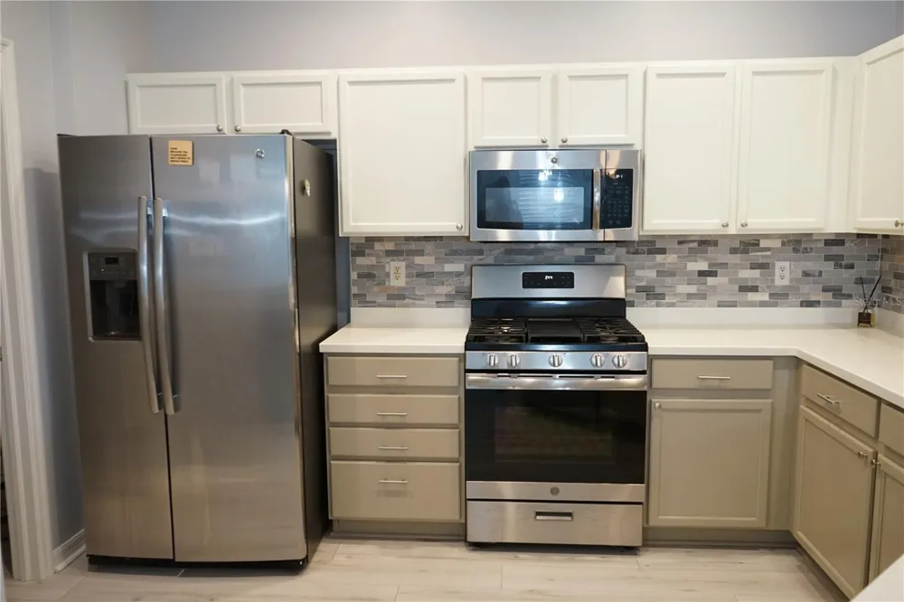 2032 INVERNESS GREENS DRIVE #76 Sun City Center, FL 33573