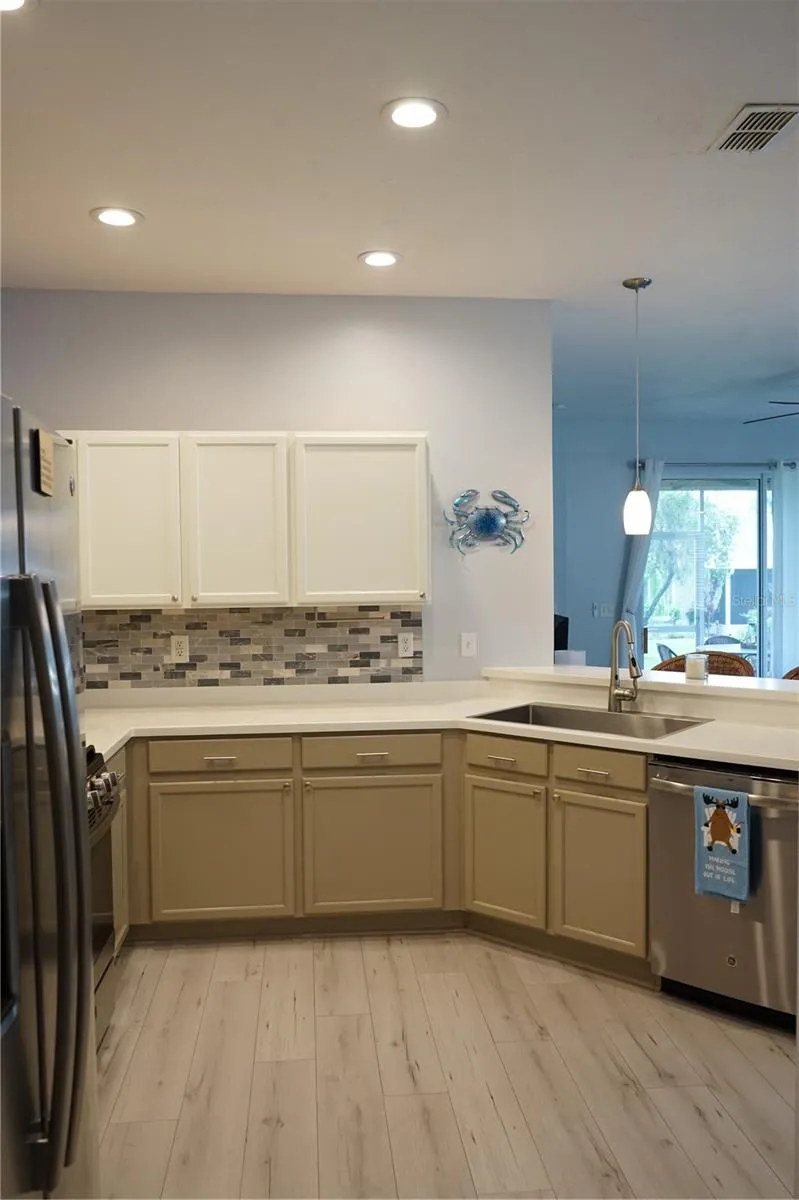 2032 INVERNESS GREENS DRIVE #76 Sun City Center, FL 33573