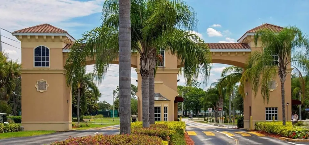 2032 INVERNESS GREENS DRIVE #76 Sun City Center, FL 33573