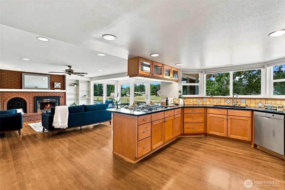 8205 Amber Drive SW Lakewood, WA 98498