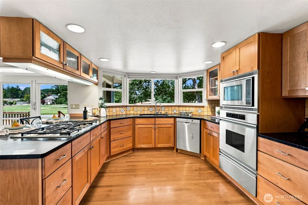 8205 Amber Drive SW Lakewood, WA 98498