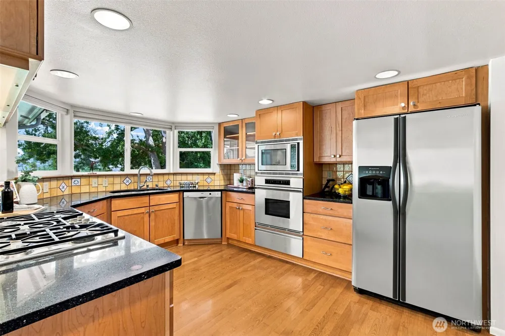 8205 Amber Drive SW Lakewood, WA 98498
