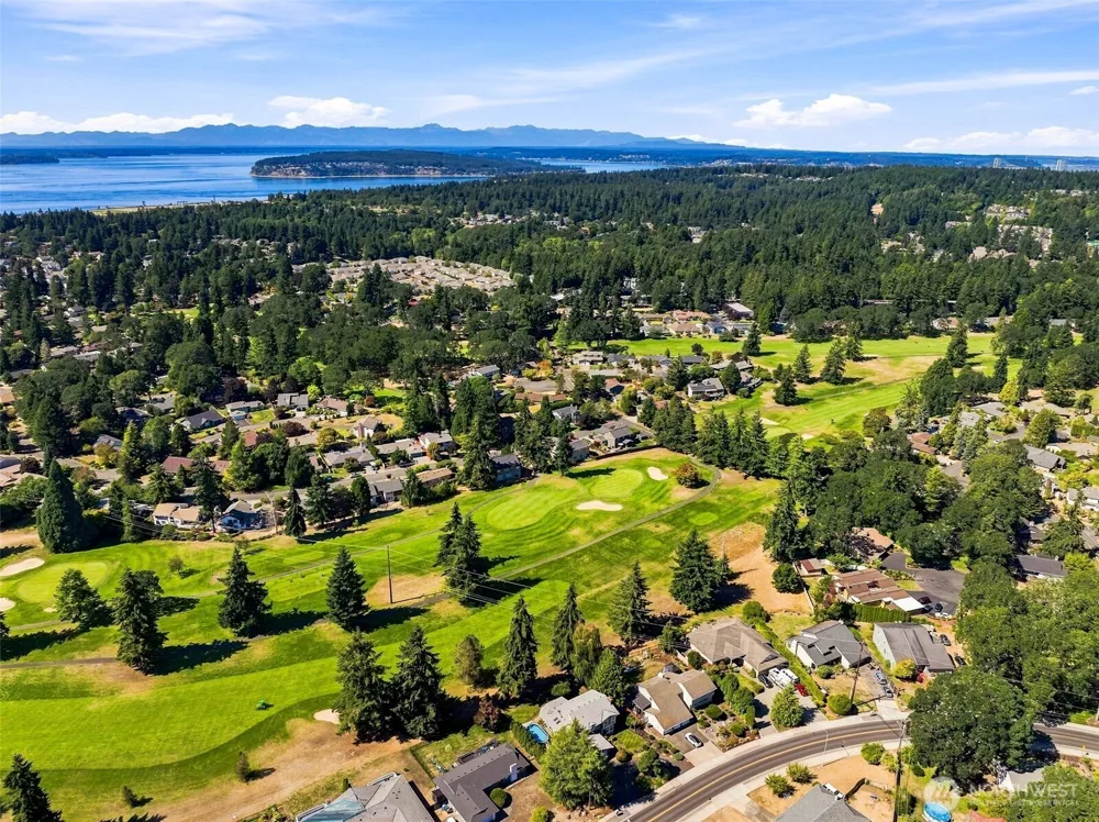 8205 Amber Drive SW Lakewood, WA 98498