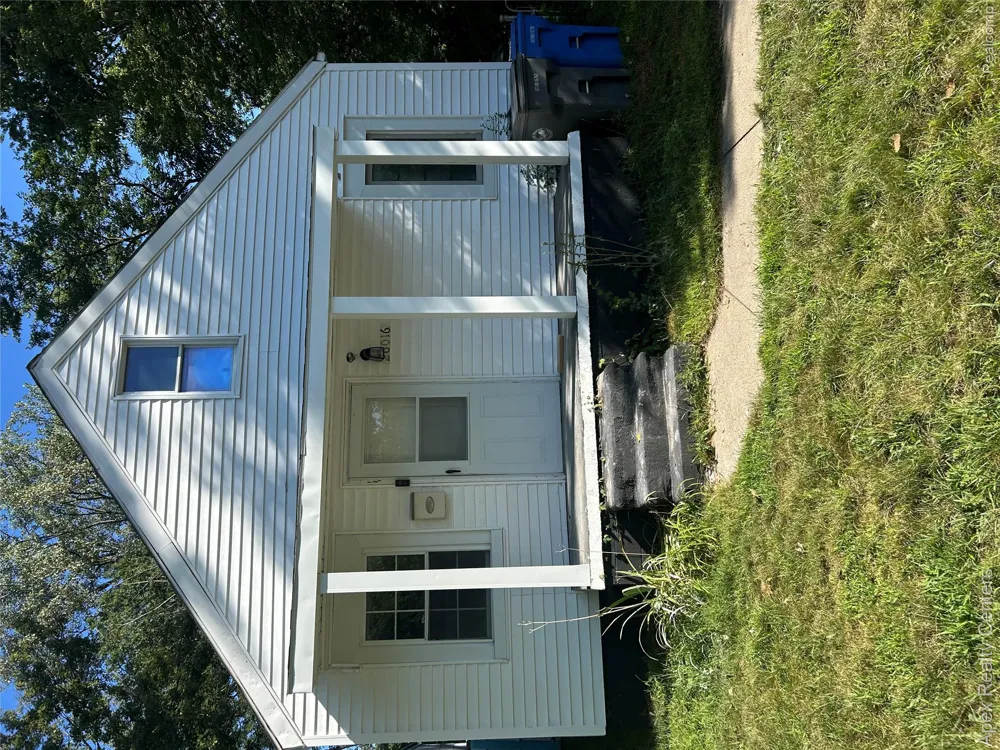 26016 Stanford Street Inkster City, MI 48141
