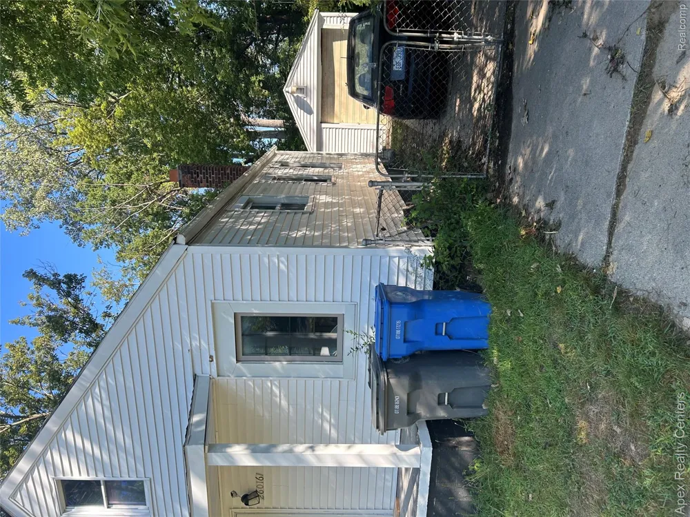 26016 Stanford Street Inkster City, MI 48141