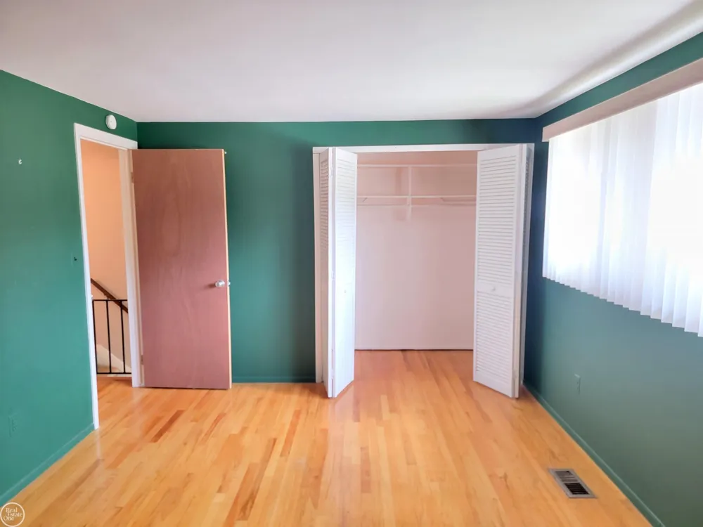 129 Parnacott Drive Mt Clemens City, MI 48043