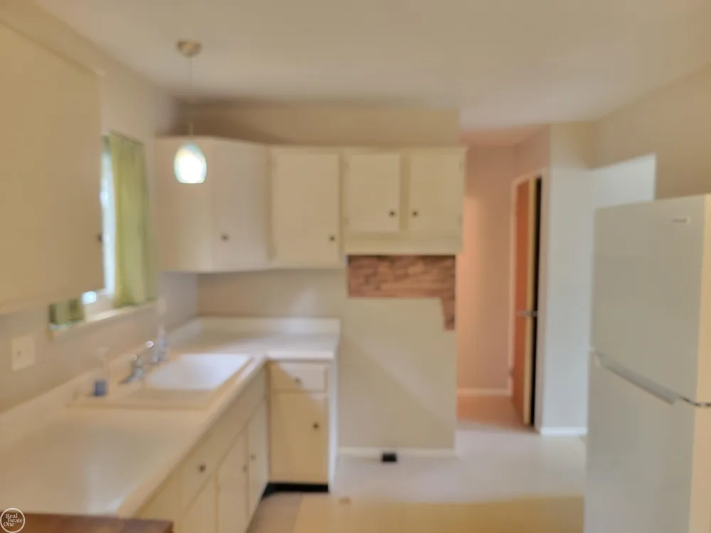 129 Parnacott Drive Mt Clemens City, MI 48043