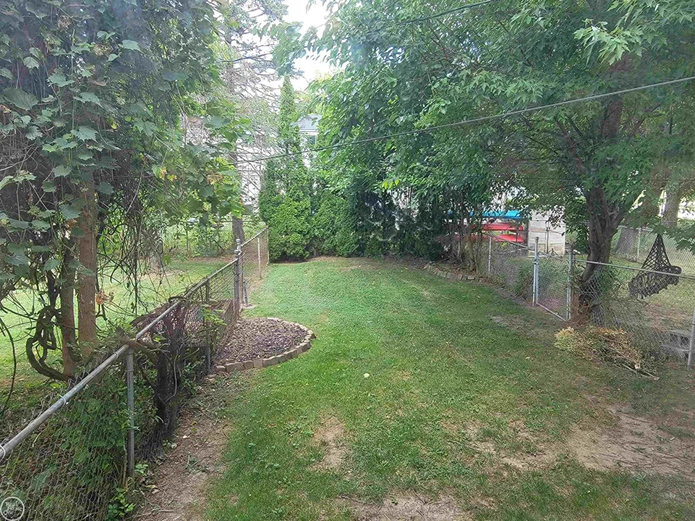 129 Parnacott Drive Mt Clemens City, MI 48043