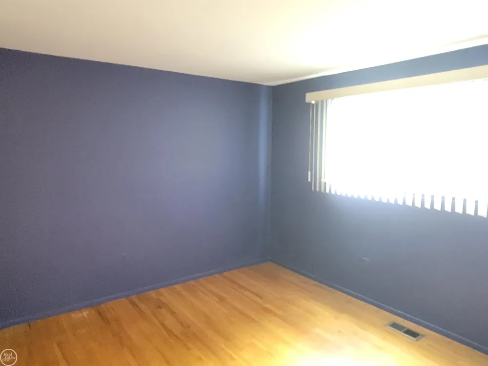 129 Parnacott Drive Mt Clemens City, MI 48043
