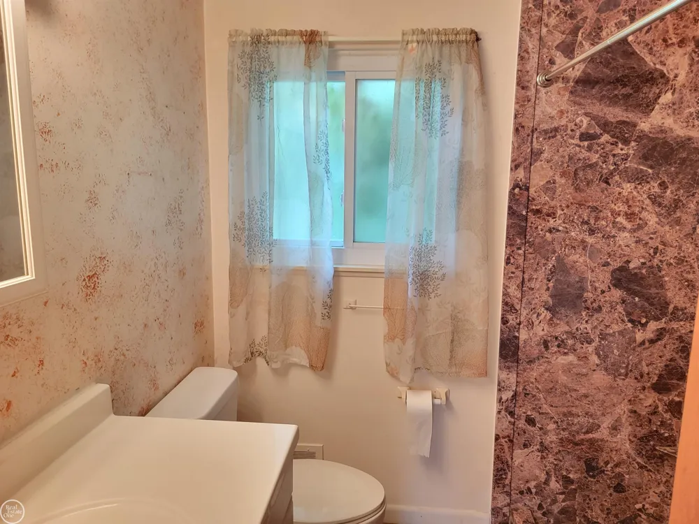 129 Parnacott Drive Mt Clemens City, MI 48043