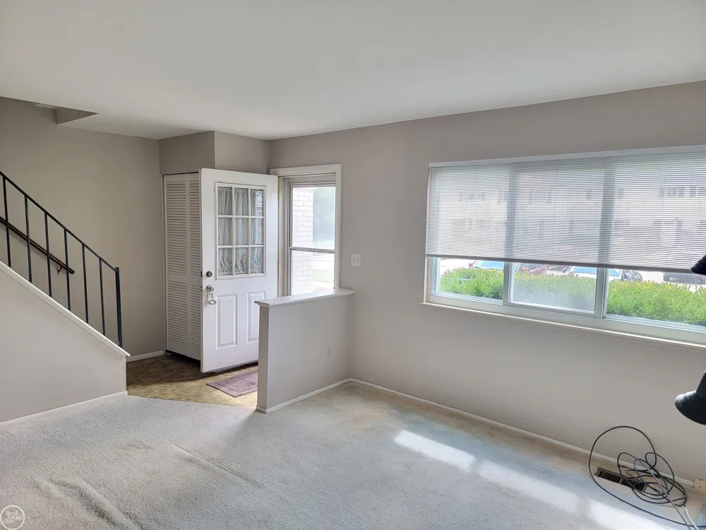 129 Parnacott Drive Mt Clemens City, MI 48043