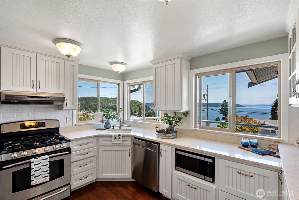 7108 Soundview Drive NW Gig Harbor, WA 98335